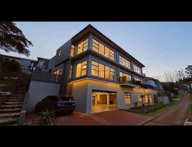 4 BEDROOM HOUSE FOR SALE IN PORT ZIMBALI